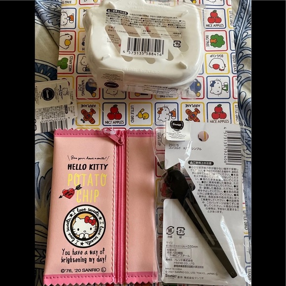 Hello Kitty Bundle - Picture 2 of 2